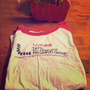 Red & creme Lrg/Luxirie baseball tee